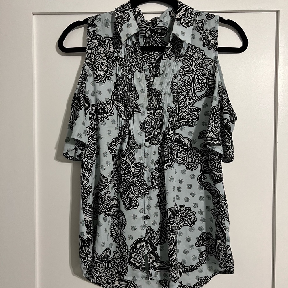 Express shoulder cut out blouse
